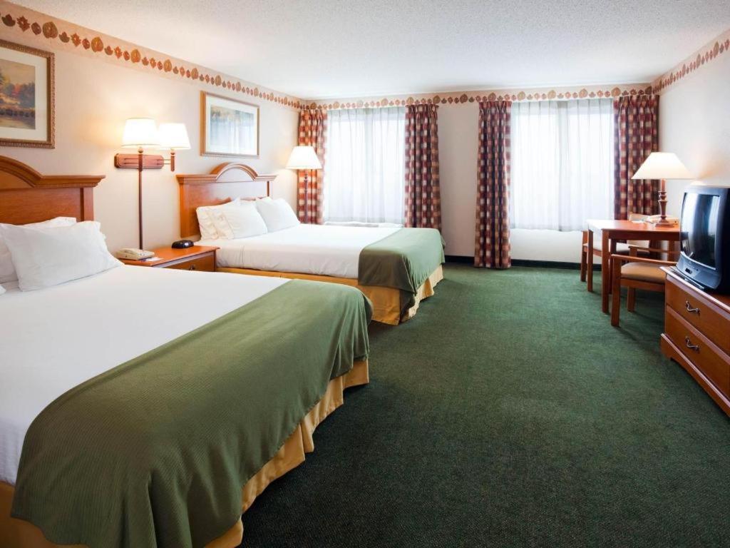 Holiday Inn Express & Suites Winner By Ihg Exterior foto